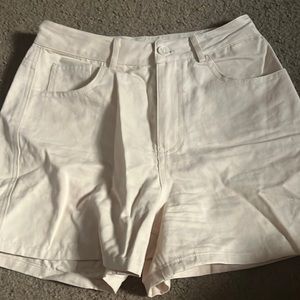 cream khaki shorts!